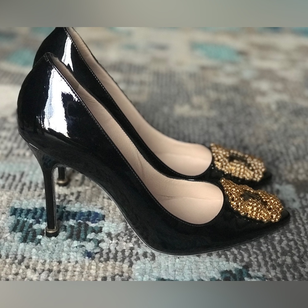 Manolo Blahnik Hangisi in Black Patent Size 38.5